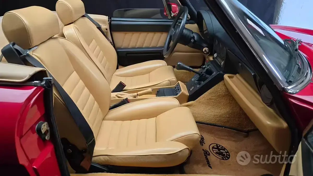 Usata Alfa Romeo Spider 106 CV (77 kW) 1991 Rosso Cabrio