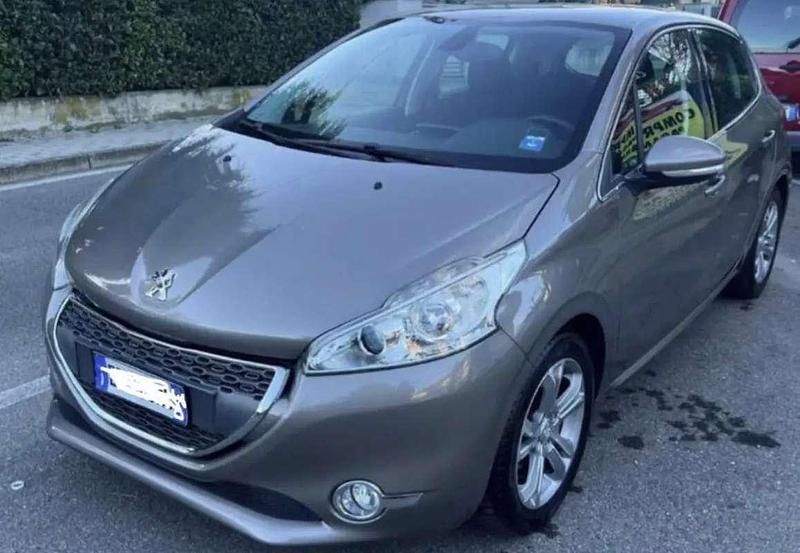 Usata Peugeot 208 Allure 68 CV (50 kW) 2012 Utilitaria