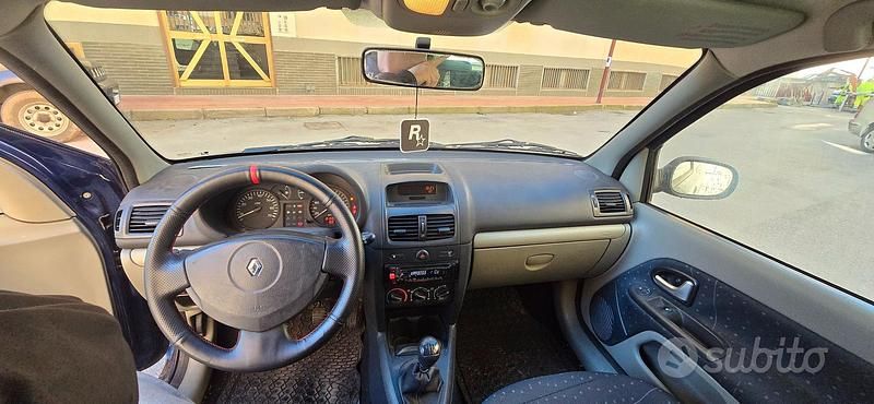 Usata Renault Clio II 54 CV (39 kW) 2003 Blu Berlina