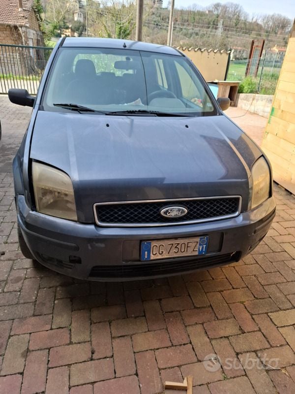 Usata Ford Fusion 68 CV (50 kW) 2003 Blu Berlina