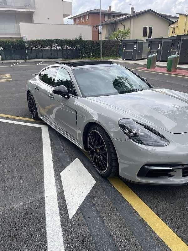 Usata Porsche Panamera 330 CV (242 kW) 2018 Berlina