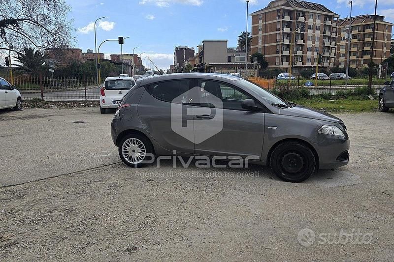 Usata Lancia Ypsilon Silver 69 CV (50 kW) 2015 Grigio Utilitaria