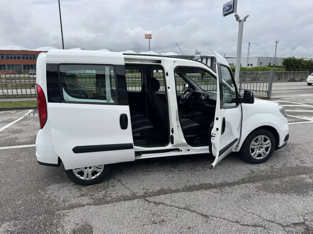 Usata Fiat Doblò 105 CV (77 kW) 2015 Bianco Monovolume
