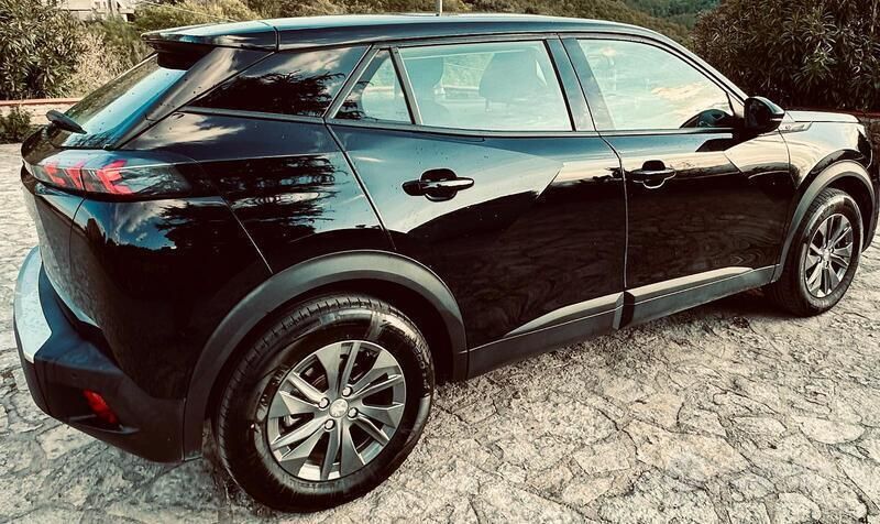 Usata Peugeot e-2008 100 kW (136 CV) 2021 Nero SUV