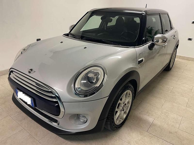 Usata Mini Cooper D Business 116 CV (85 kW) 2015 Grigio Utilitaria