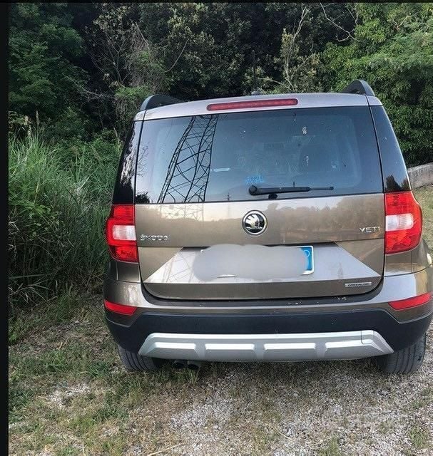 Usata Skoda Yeti 105 CV (77 kW) 2016 Marrone SUV