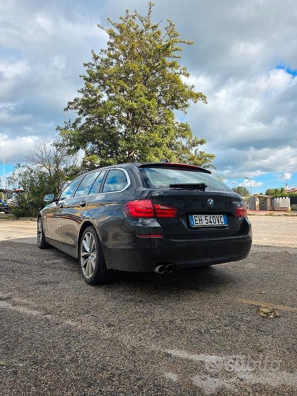 Usata BMW 525 Comfort Edition 218 CV (160 kW) 2011 Nero Station wagon