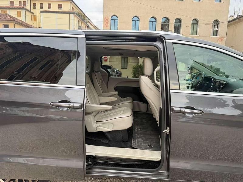 Usata Chrysler Pacifica Limited 287 CV (211 kW) 2019 Argento Monovolume