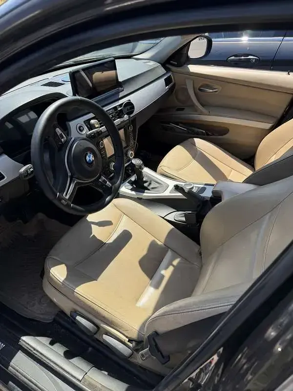 Usata BMW 320 Sport Line 177 CV (130 kW) 2009 Nero Station wagon