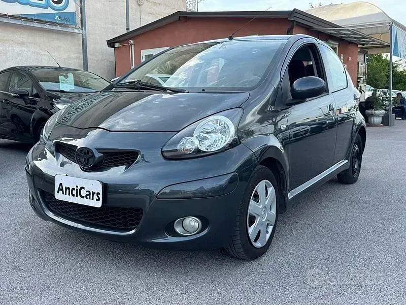 Usata Toyota Aygo Connect Style 68 CV (50 kW) 2011 Grigio Utilitaria