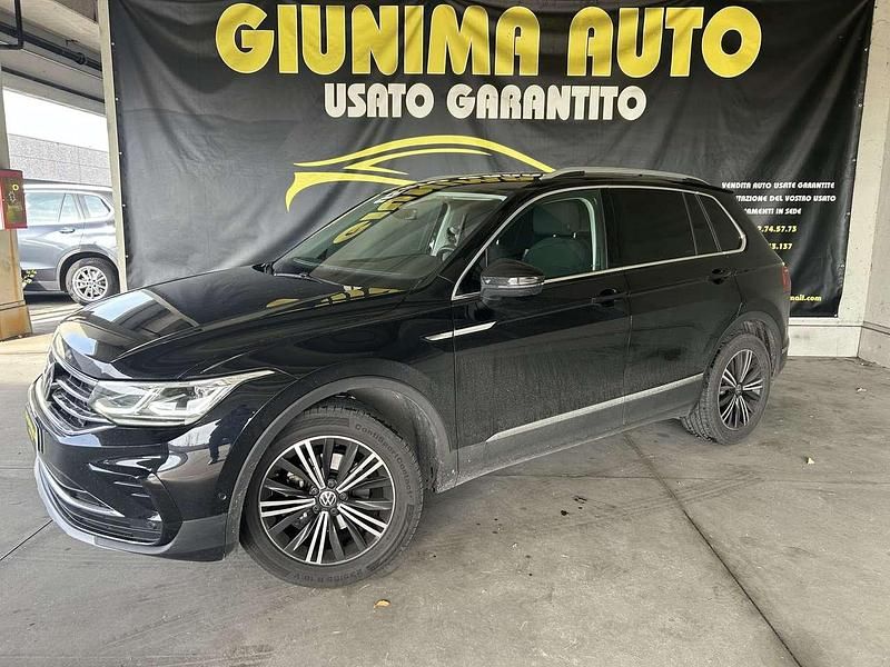 Nero Usata 2021 VW Tiguan Elegance SUV | 23.500 € (Buon prezzo) - Immagine 1/4