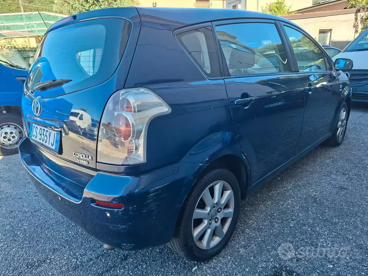 Usata Toyota Corolla Verso 129 CV (94 kW) 2005 Blu/azzurro Monovolume
