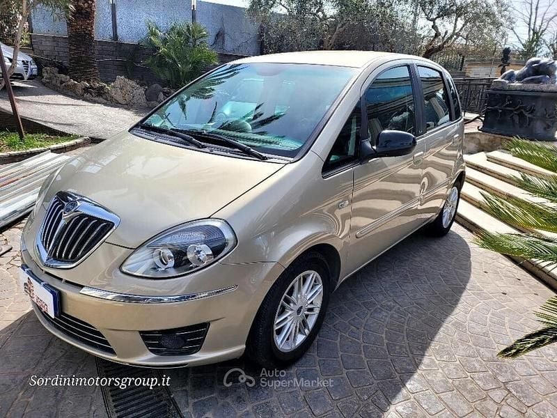 Usata Lancia Musa 95 CV (69 kW) 2012 Beige Monovolume