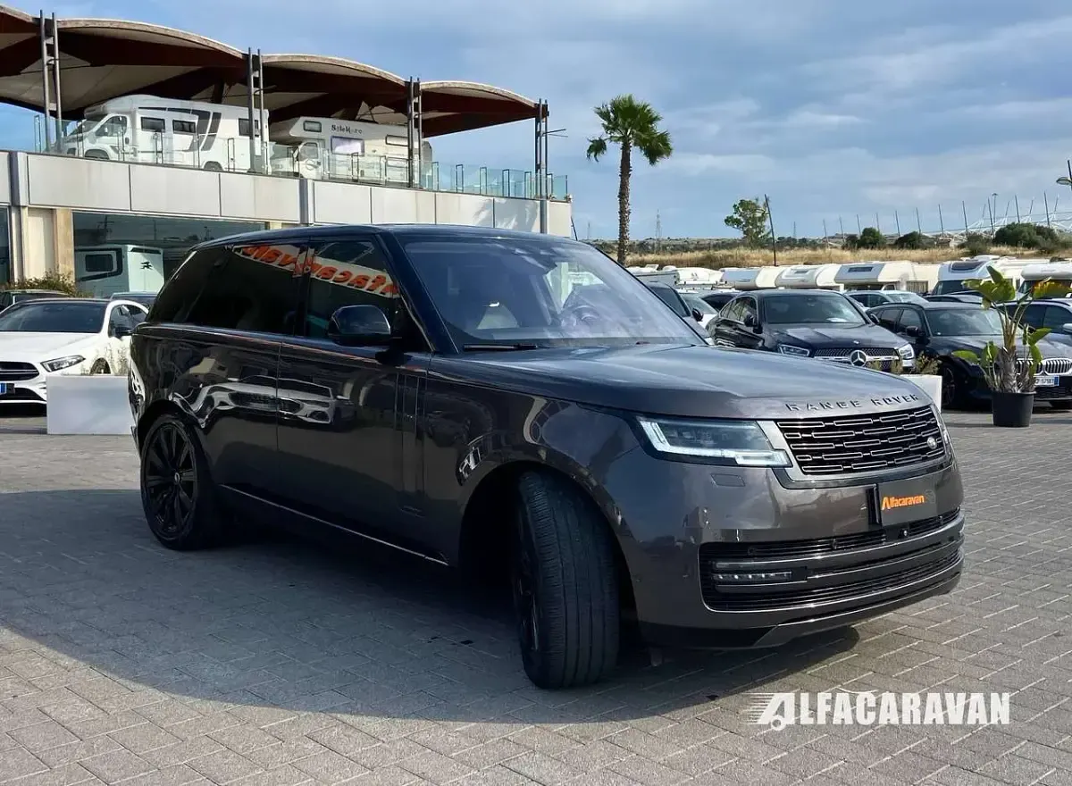 Usata Land Rover Range Rover Autobiography 400 CV (294 kW) 2023 Grigio SUV