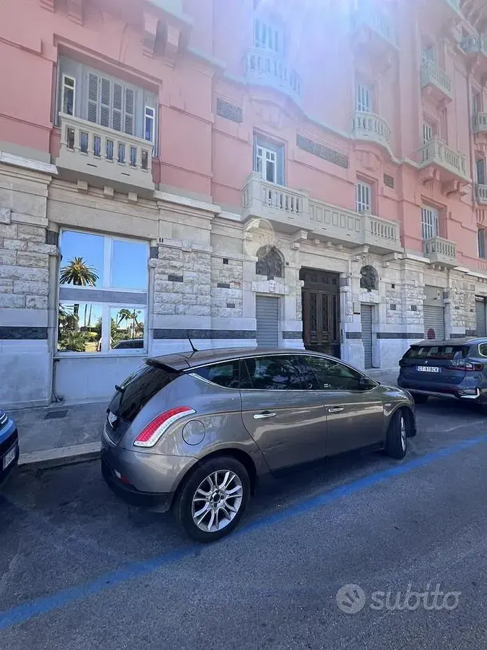 Usata Lancia Delta 120 CV (88 kW) 2008 Grigio Utilitaria