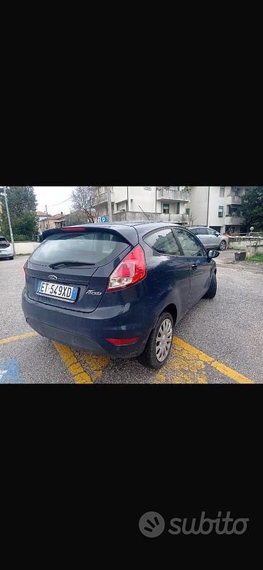 Begagnad Ford Fiesta 92 HK (67 kW) 2015 Blå Halvkombi