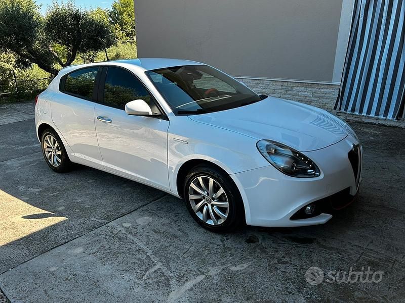 Usata Alfa Romeo Giulietta Business 120 CV (88 kW) 2017 Bianco Utilitaria