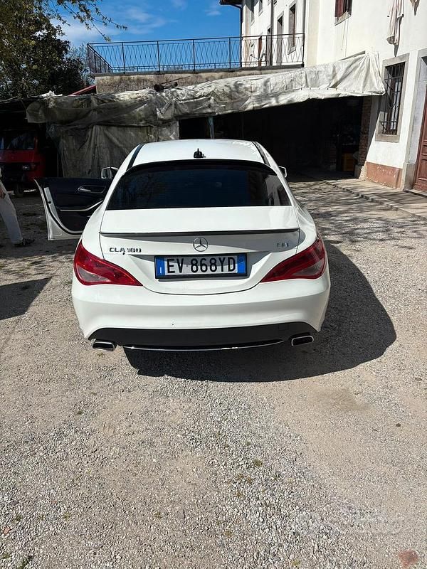 Käytetty Mercedes CLA180 109 HP (80 kW) 2014 Valkoinen Sedan