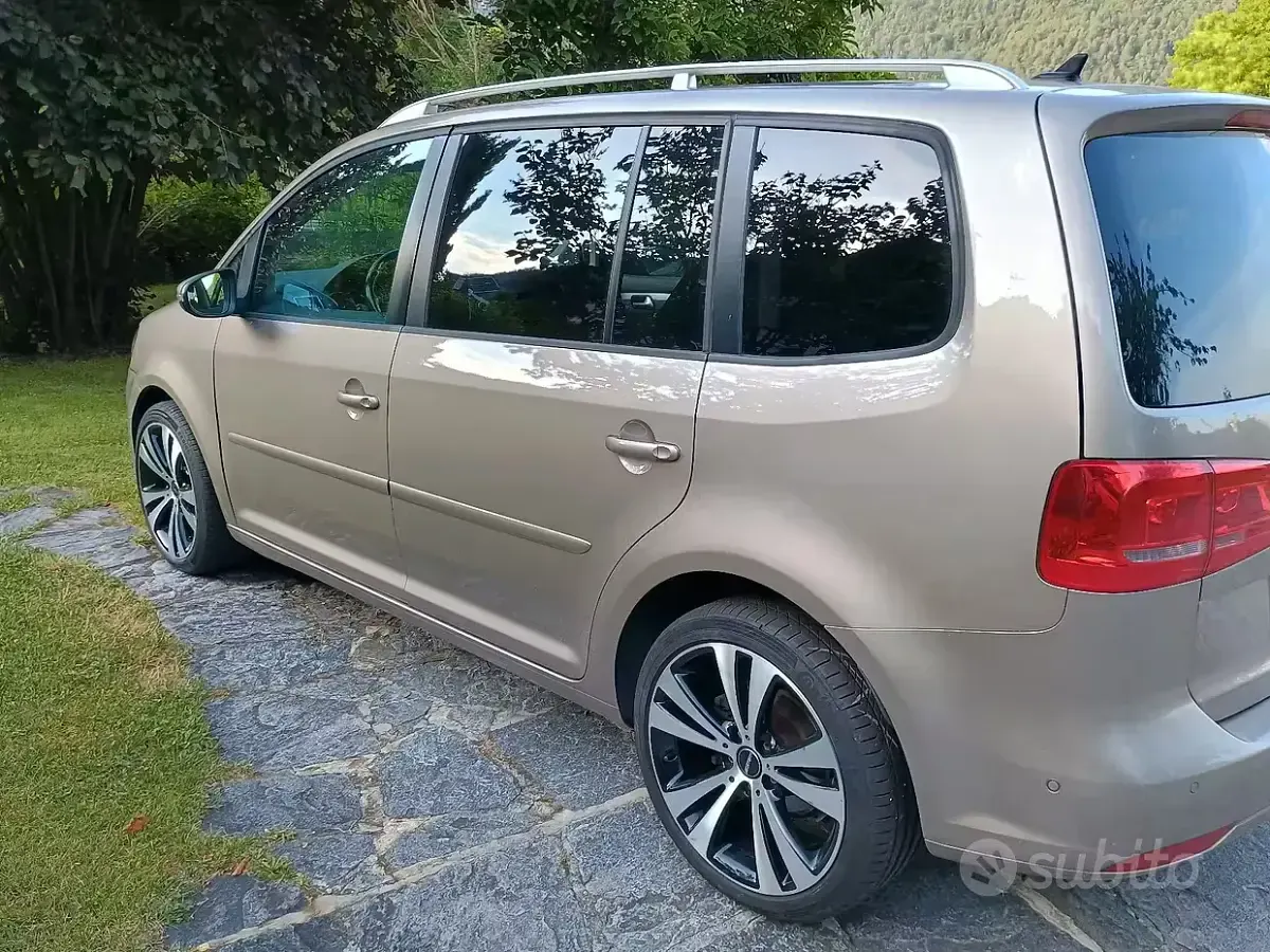 Usata VW Touran Comfortline 105 CV (77 kW) 2013 Bronzo Monovolume