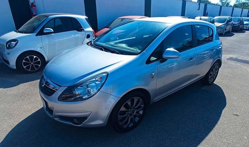 Usata Opel Corsa 75 CV (55 kW) 2011 Argento Berlina