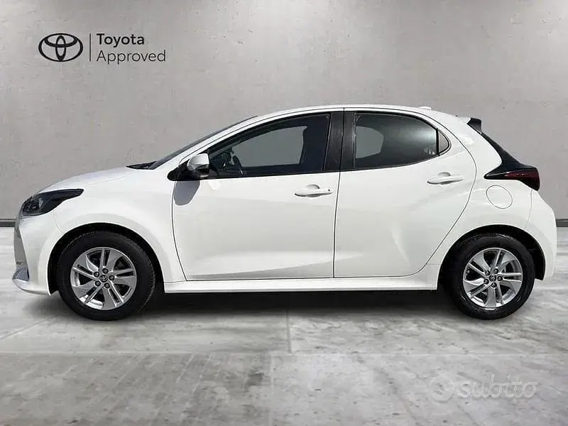 Usata Toyota Yaris Active 72 CV (52 kW) 2021 Bianco Utilitaria