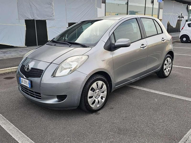 Usata Toyota Yaris Sol 69 CV (50 kW) 2006 Other Berlina