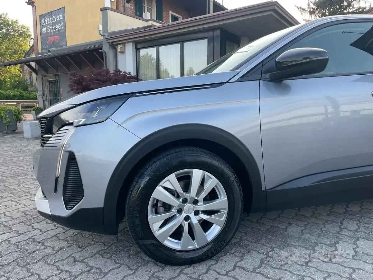 Usata Peugeot 3008 Active 131 CV (96 kW) 2022 Grigio SUV