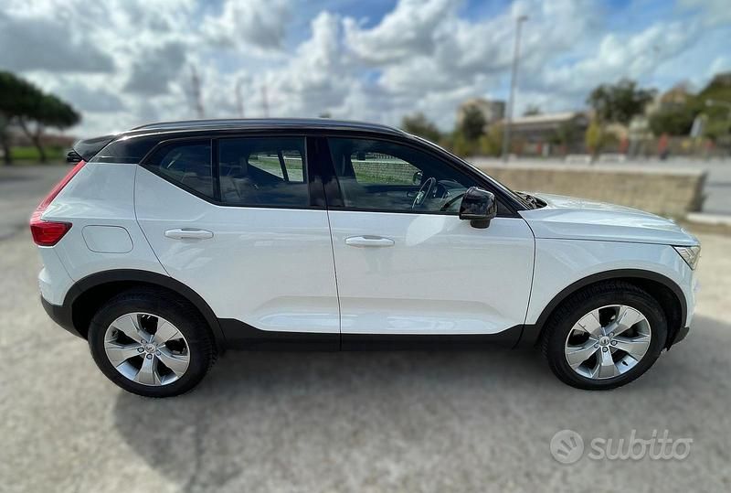 Bianco Usata 2018 Volvo XC40 Momentum SUV | 18.200 € (Buon prezzo) - Immagine 1/4