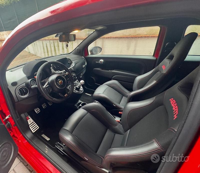 Usata Abarth 695 Competizione 179 CV (131 kW) 2024 Rosso Utilitaria