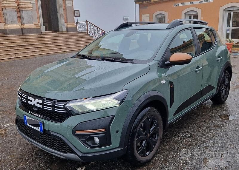 Usata Dacia Sandero Stepway 91 CV (66 kW) 2024 Verde Utilitaria