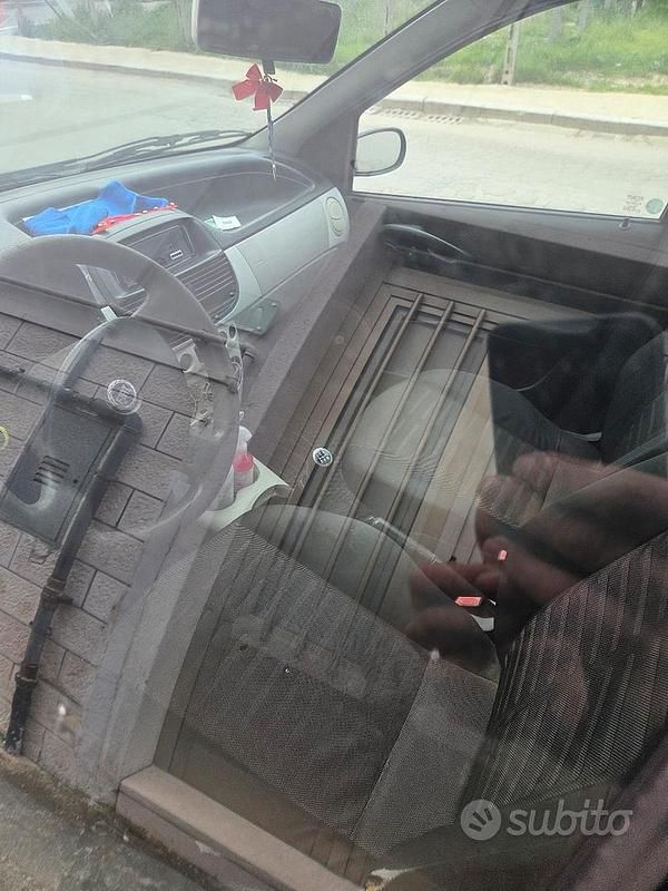 Usata Fiat Punto 70 CV (51 kW) 2004 Nero Utilitaria