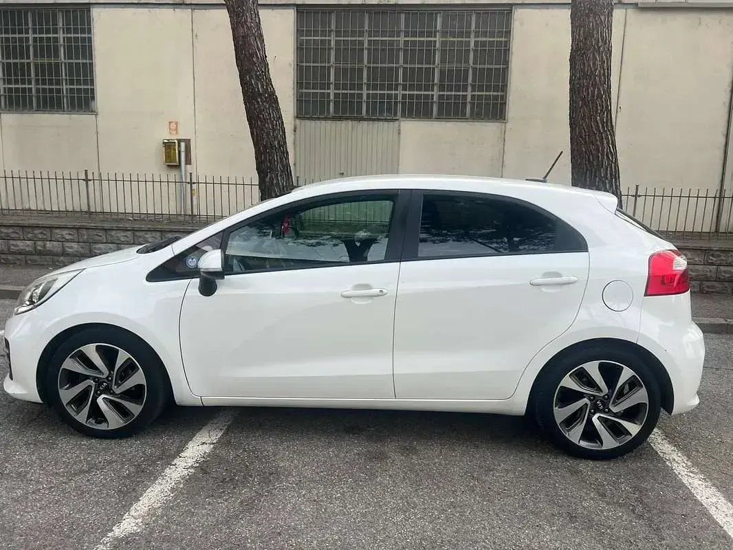 Usata Kia Rio 90 CV (66 kW) 2015 Berlina