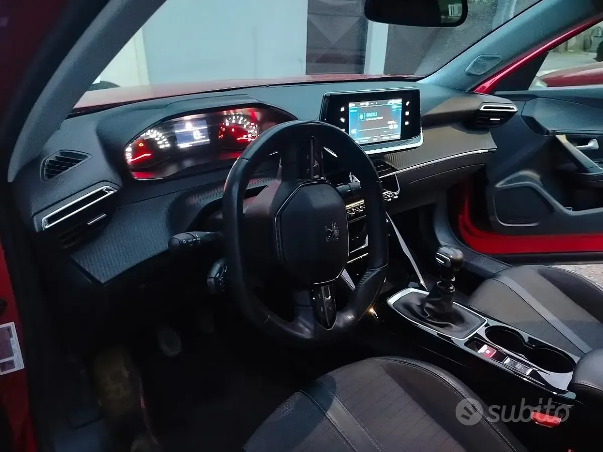 Usata Peugeot 2008 Active 110 CV (80 kW) 2021 Rosso SUV
