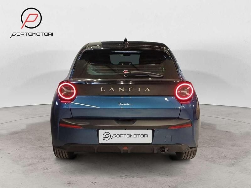 Ny Lancia Ypsilon 101 HK (74 kW) 2026 Blå Halvkombi