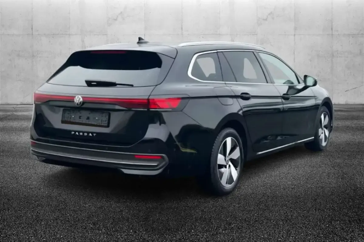 Usata VW Passat Business 150 CV (110 kW) 2025 Nero Station wagon