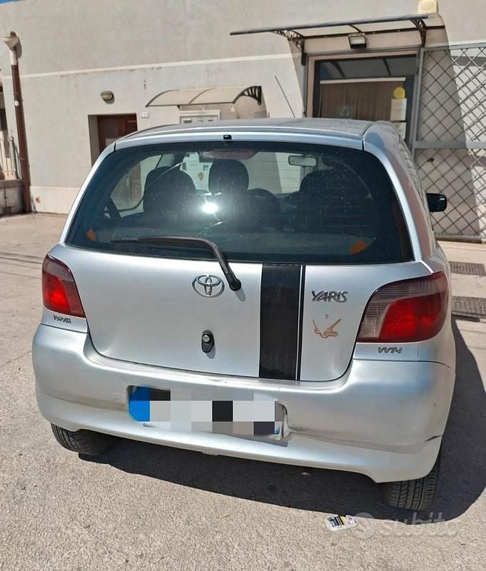Usata Toyota Yaris 2002 Grigio Berlina