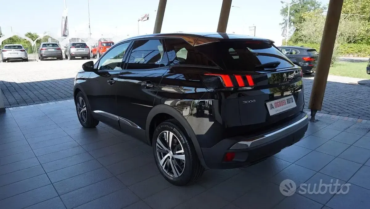Usata Peugeot 3008 Allure 131 CV (96 kW) 2022 Nero SUV