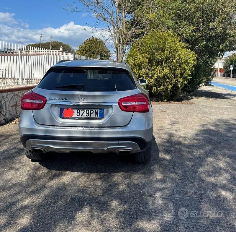 Usata Mercedes GLA200 136 CV (100 kW) 2016 Grigio SUV
