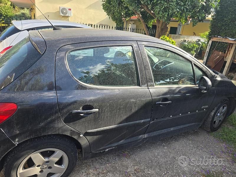 Gebraucht Peugeot 207 73 PS (53 kW) 2008 Schwarz Limousine