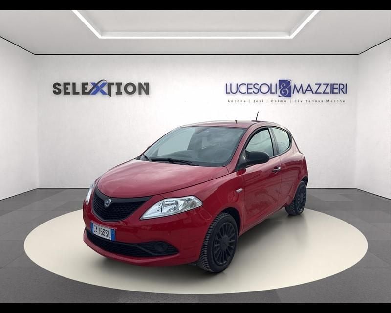 Begagnad Lancia Ypsilon S 69 HK (50 kW) 2020 Halvkombi