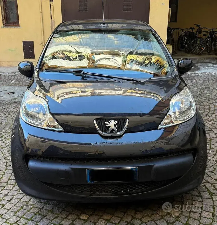 Usata Peugeot 107 68 CV (50 kW) 2007 Nero Utilitaria