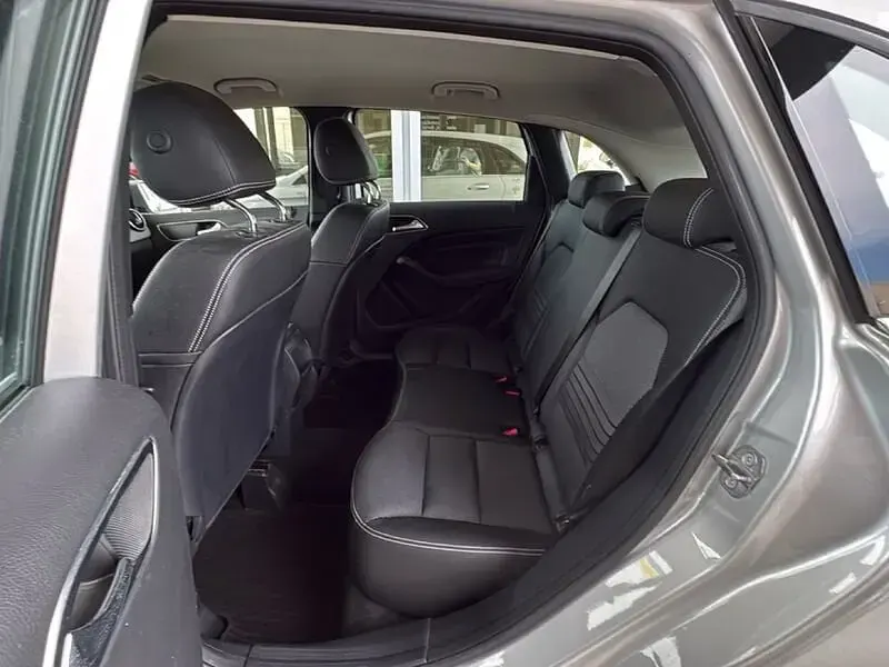 Usata Mercedes B160 90 CV (66 kW) 2018 Argento Utilitaria