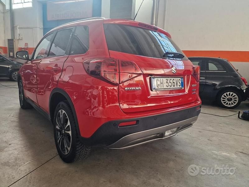 Usata Suzuki Vitara 129 CV (94 kW) 2021 Rosso SUV