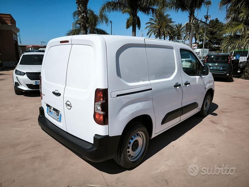 Usata Opel Combo 101 CV (74 kW) 2021 Bianco Monovolume