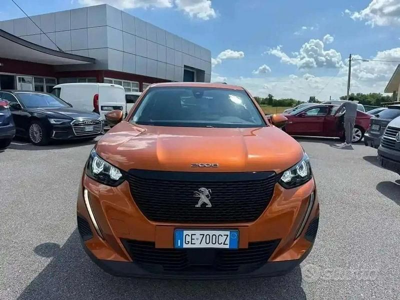 Usata Peugeot 2008 Active 110 CV (80 kW) 2021 Arancione SUV