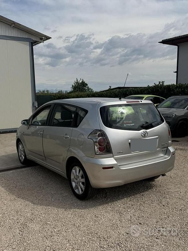Usata Toyota Corolla 79 CV (58 kW) 2006 Monovolume