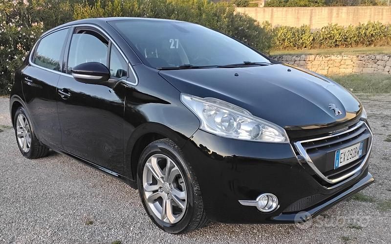 Usata Peugeot 208 Active 68 CV (50 kW) 2014 Nero Utilitaria