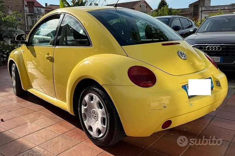 Usata VW New Beetle 90 CV (66 kW) 2000 Giallo Utilitaria
