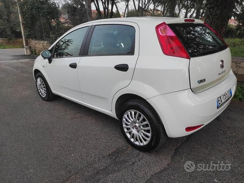 Usata Fiat Grande Punto Street 77 CV (56 kW) 2014 Bianco Utilitaria