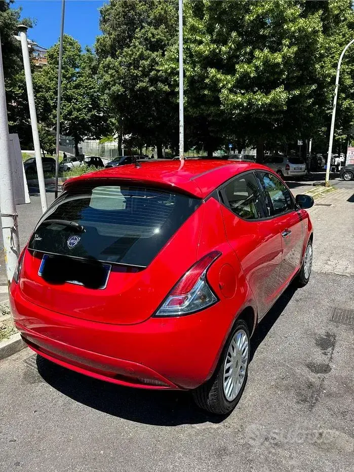 Usata Lancia Ypsilon 60 CV (44 kW) 2015 Utilitaria